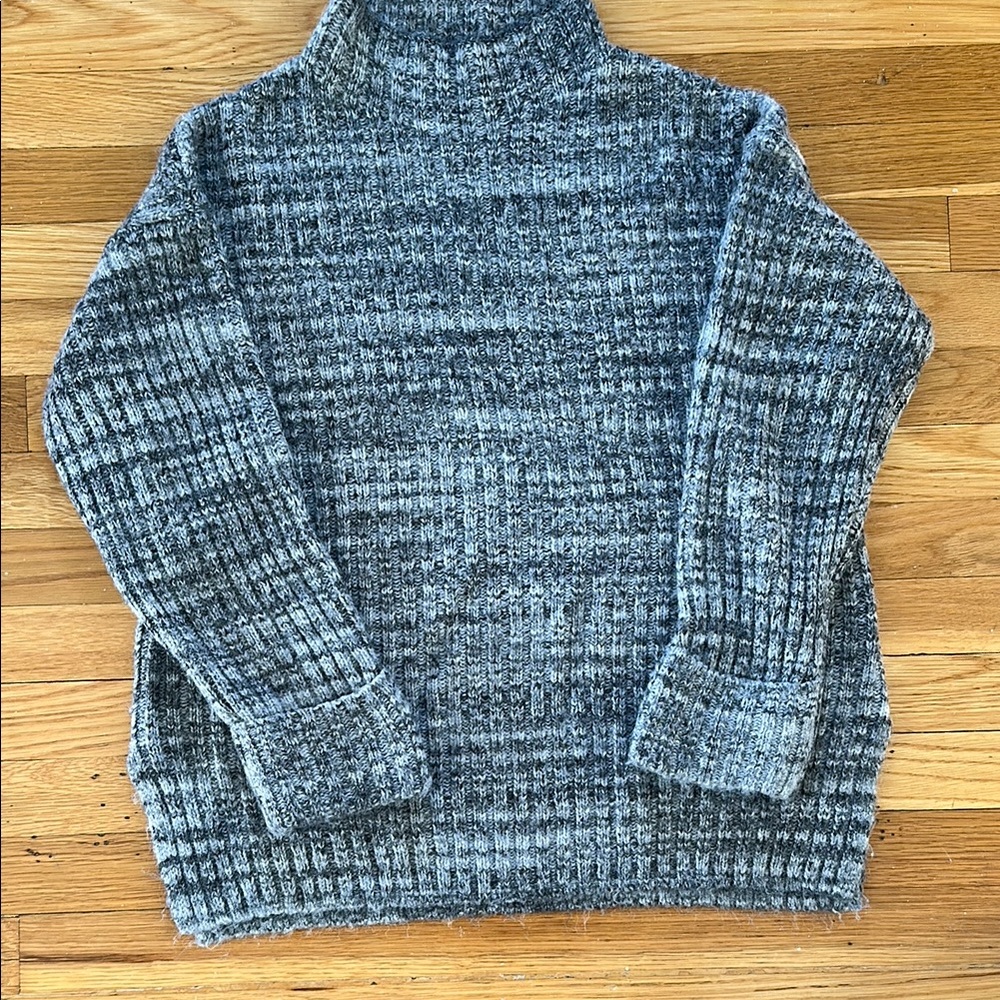 Old Navy Gray Turtleneck Sweater with Ribbed Texture